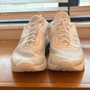 Nike Airmax 290 White Mesh Sneakers.